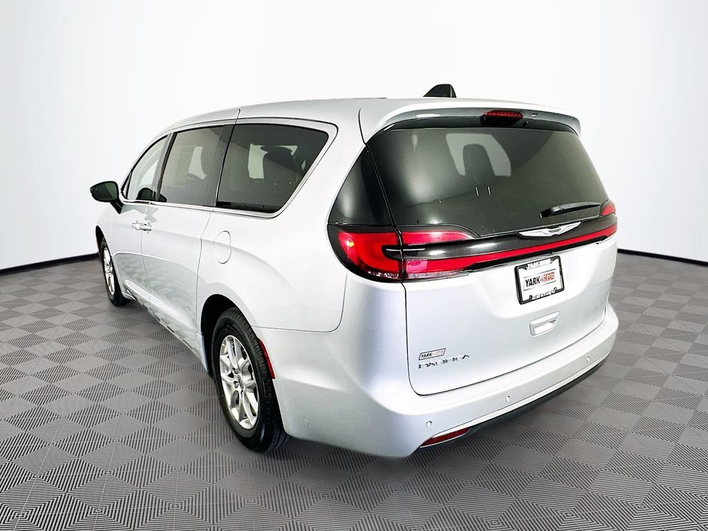 Certified 2024 Chrysler Pacifica Touring-L FWD image 7