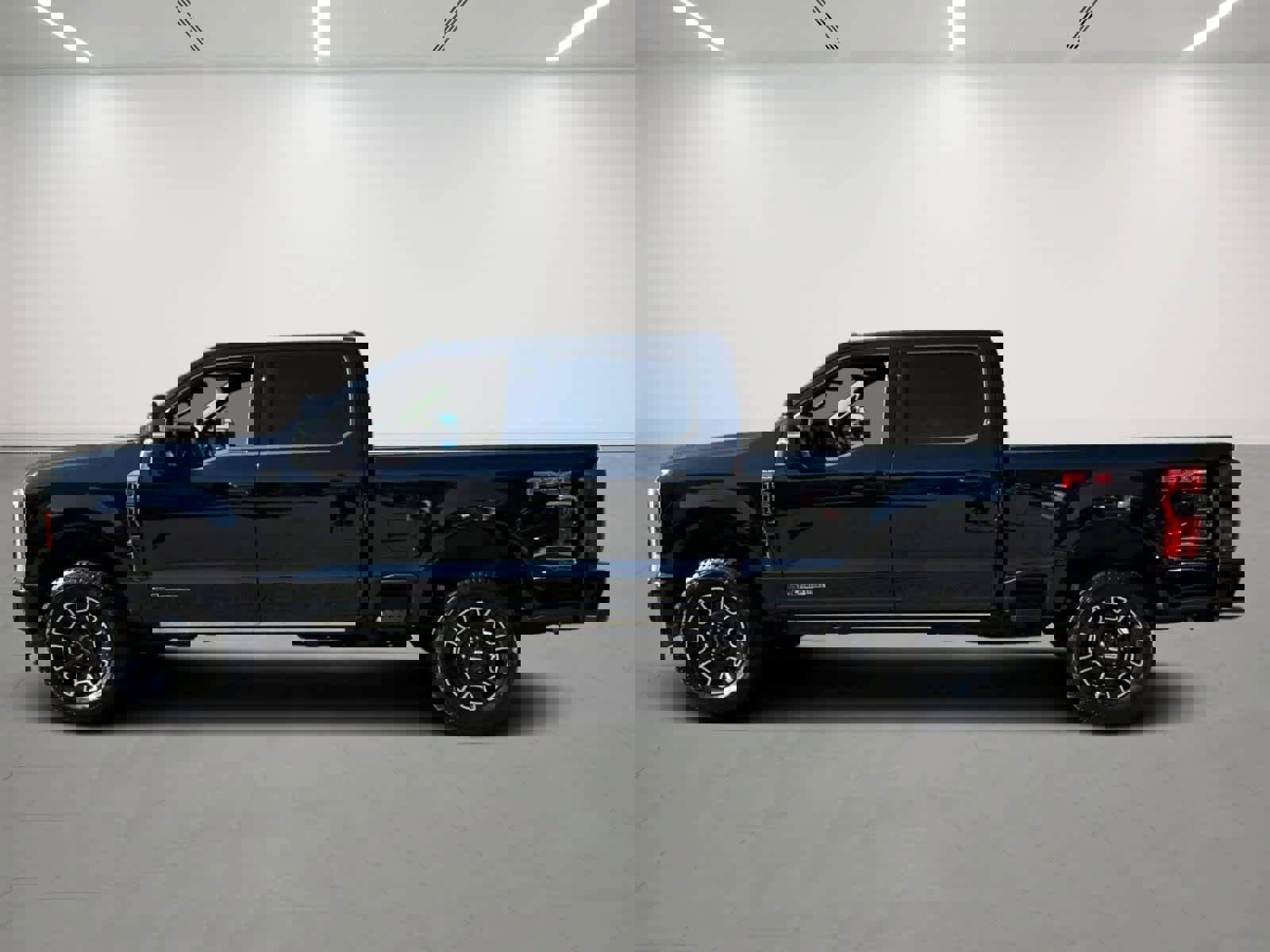 Used 2025 Ford F250 Platinum w/ FX4 Off-Road Package image 2