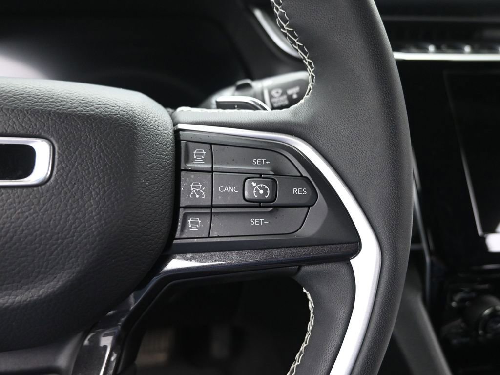 Used 2023 Jeep Grand Cherokee Altitude image 32