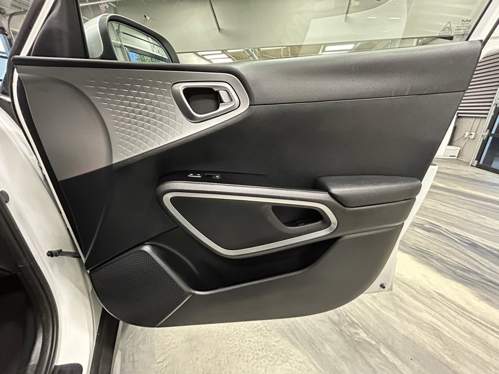 Used 2022 Kia Soul X-Line image 36