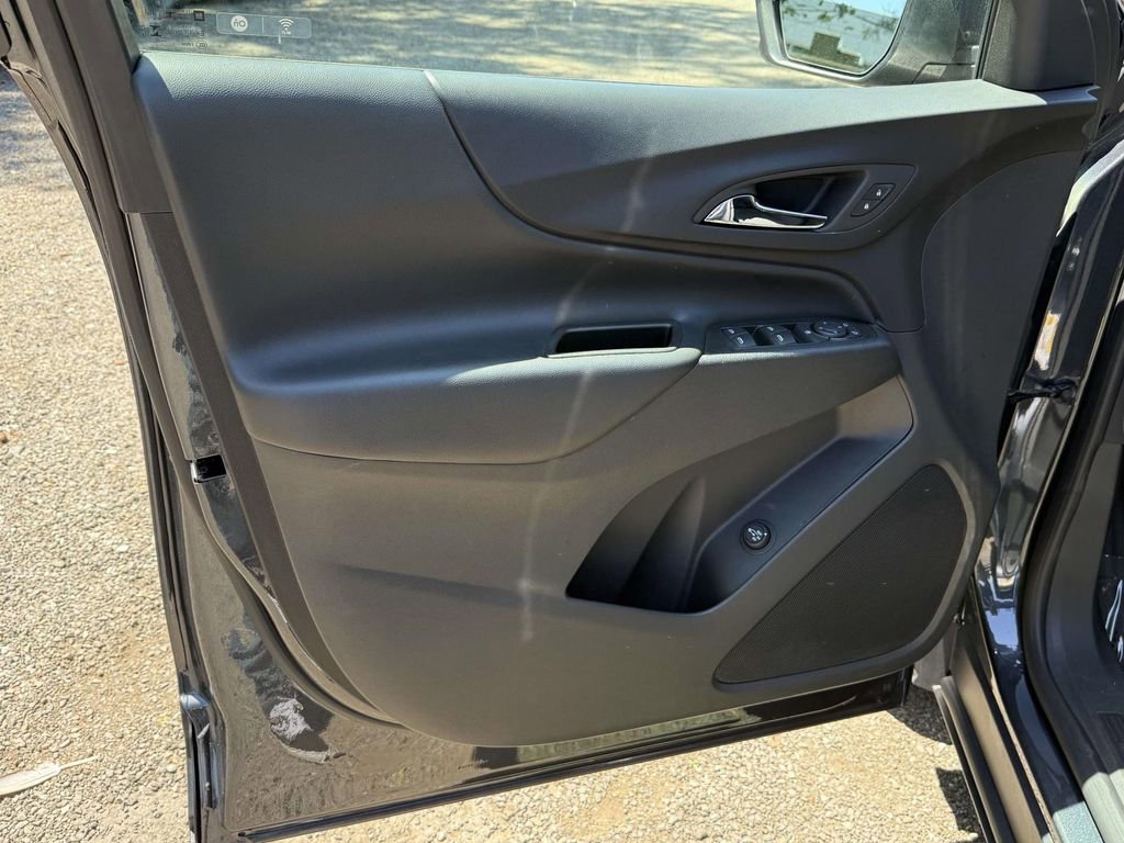 Used 2023 Chevrolet Equinox LT FWD image 24