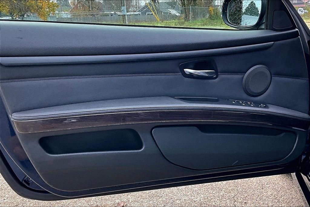 Used 2011 BMW 335i Convertible image 23