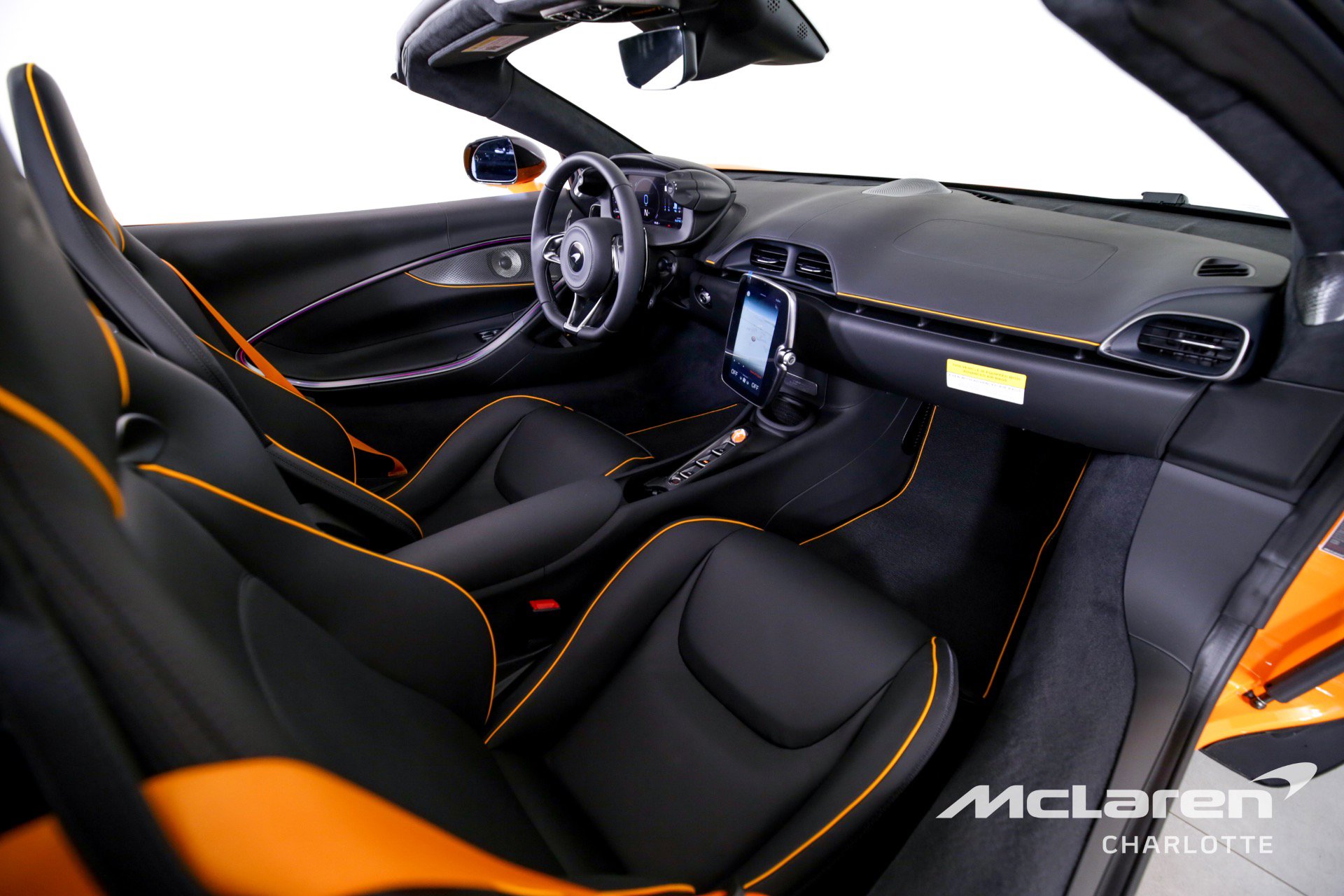 Used 2025 McLaren Artura Spider image 20