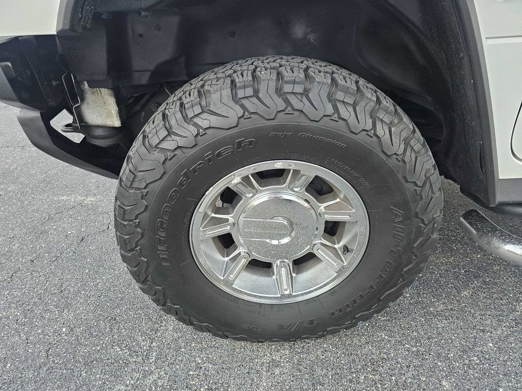 Used 2005 HUMMER H2 w/ Preferred Equipment Group image 5