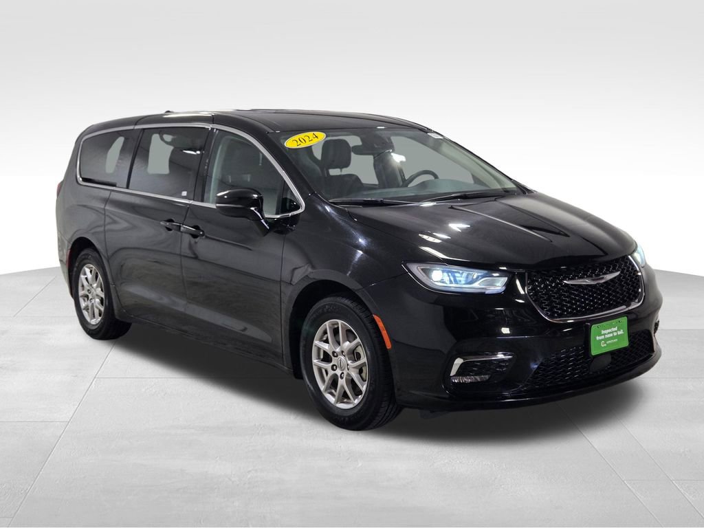 Certified 2024 Chrysler Pacifica Touring-L image 15