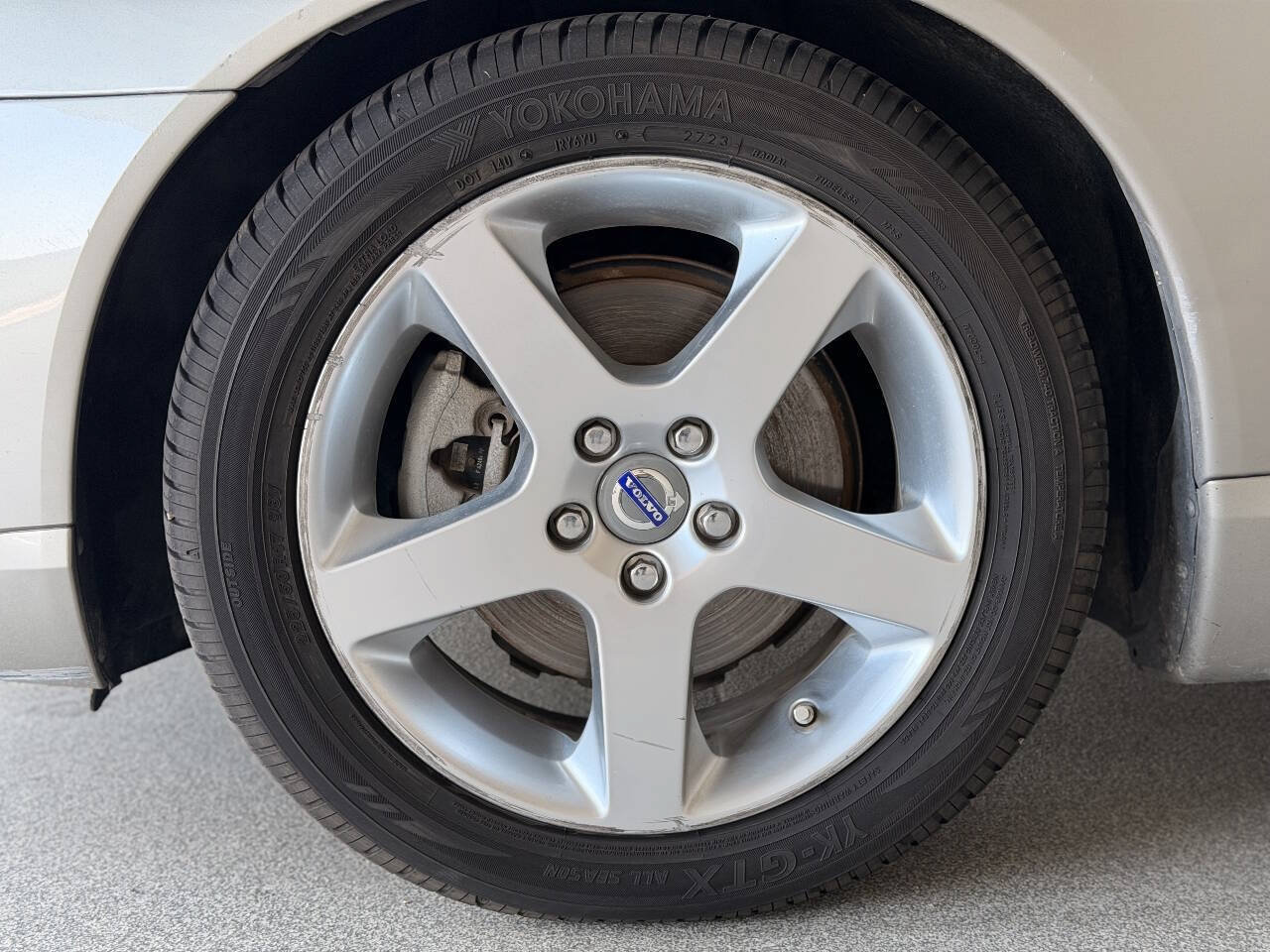 Used 2010 Volvo V70 FWD image 35