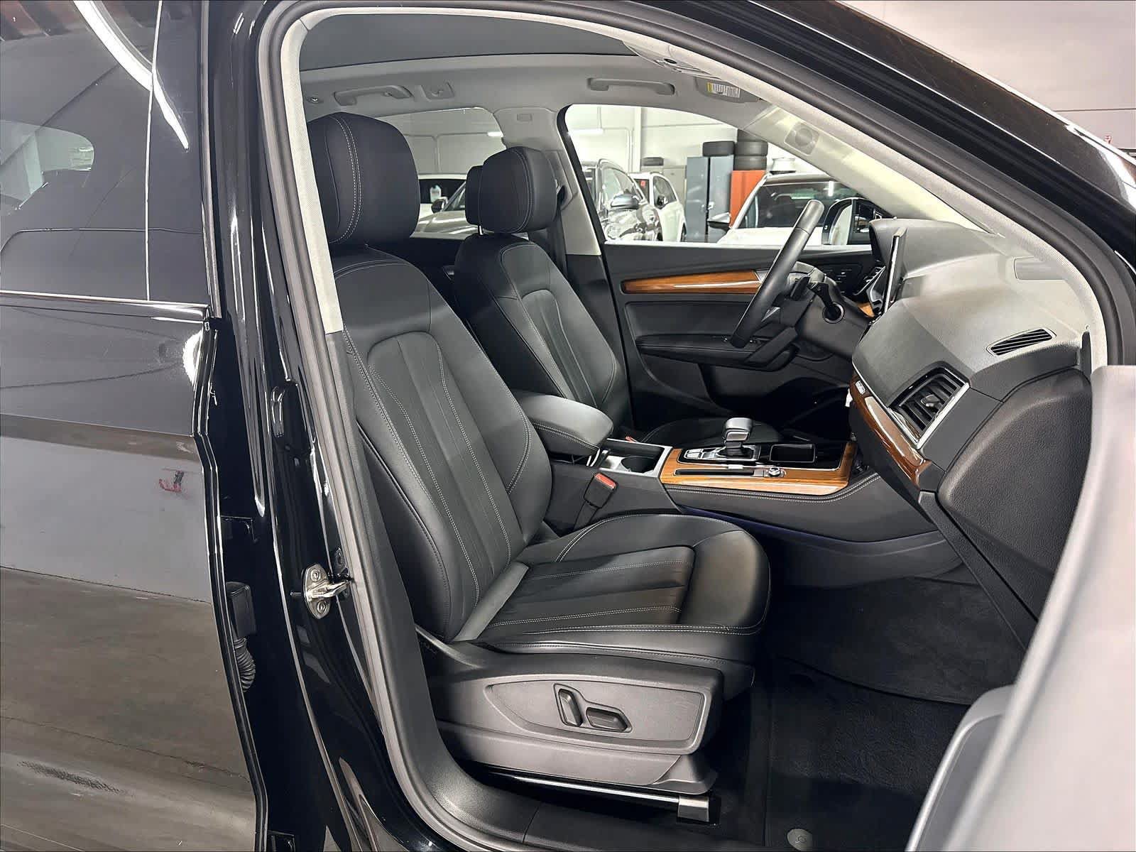 Used 2023 Audi Q5 2.0T Premium Plus w/ Premium Plus Package AWD/4WD image 10