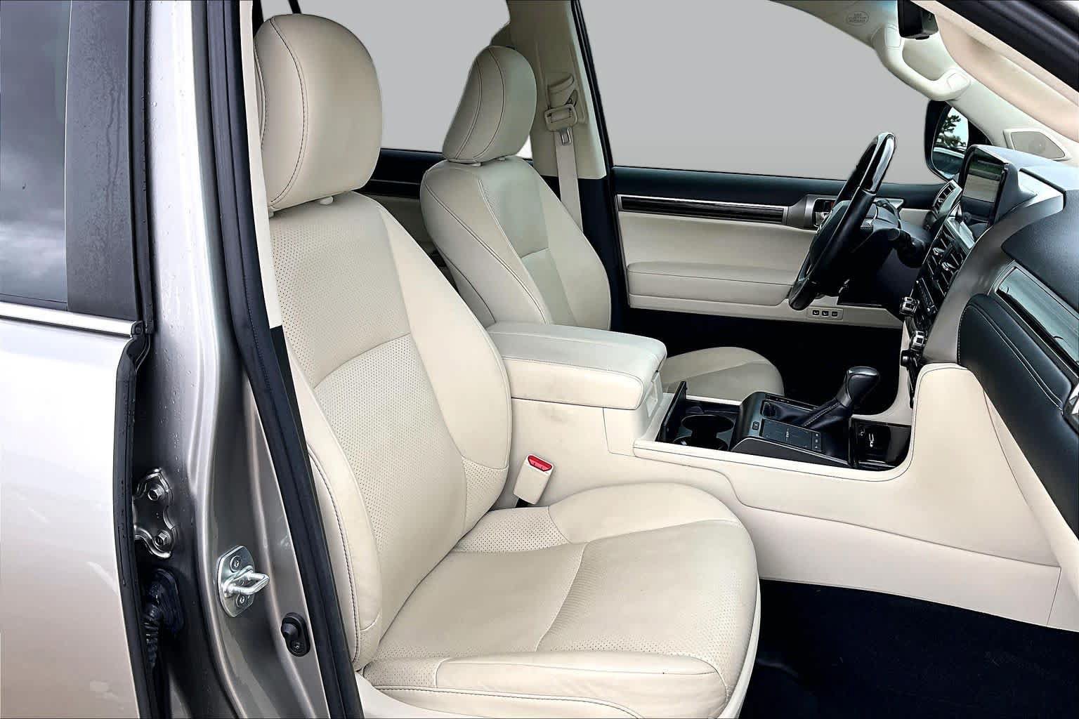 Used 2023 Lexus GX 460 Luxury w/ Sport Design Package AWD/4WD image 9
