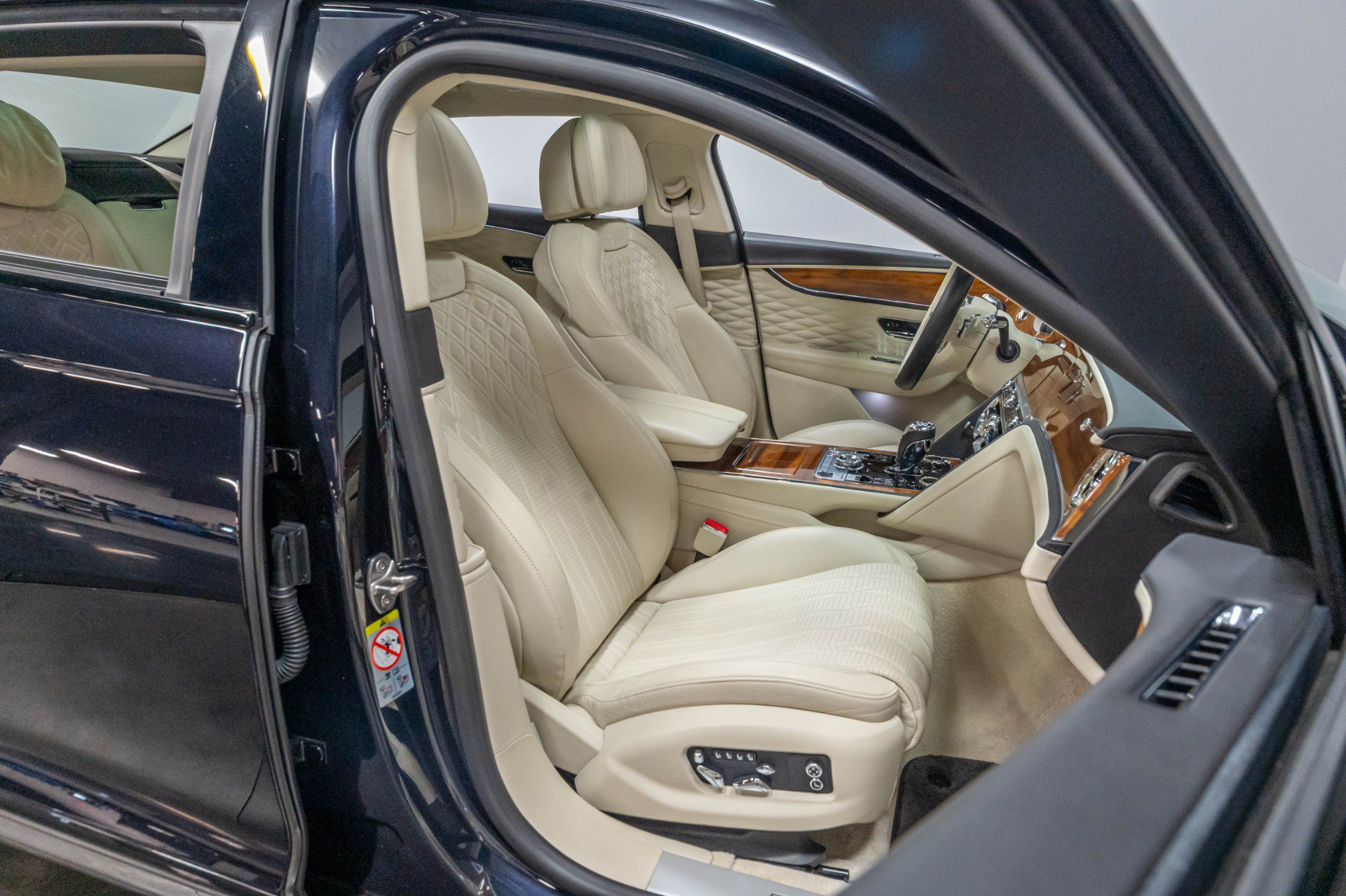 Used 2021 Bentley Flying Spur W12 AWD/4WD image 49