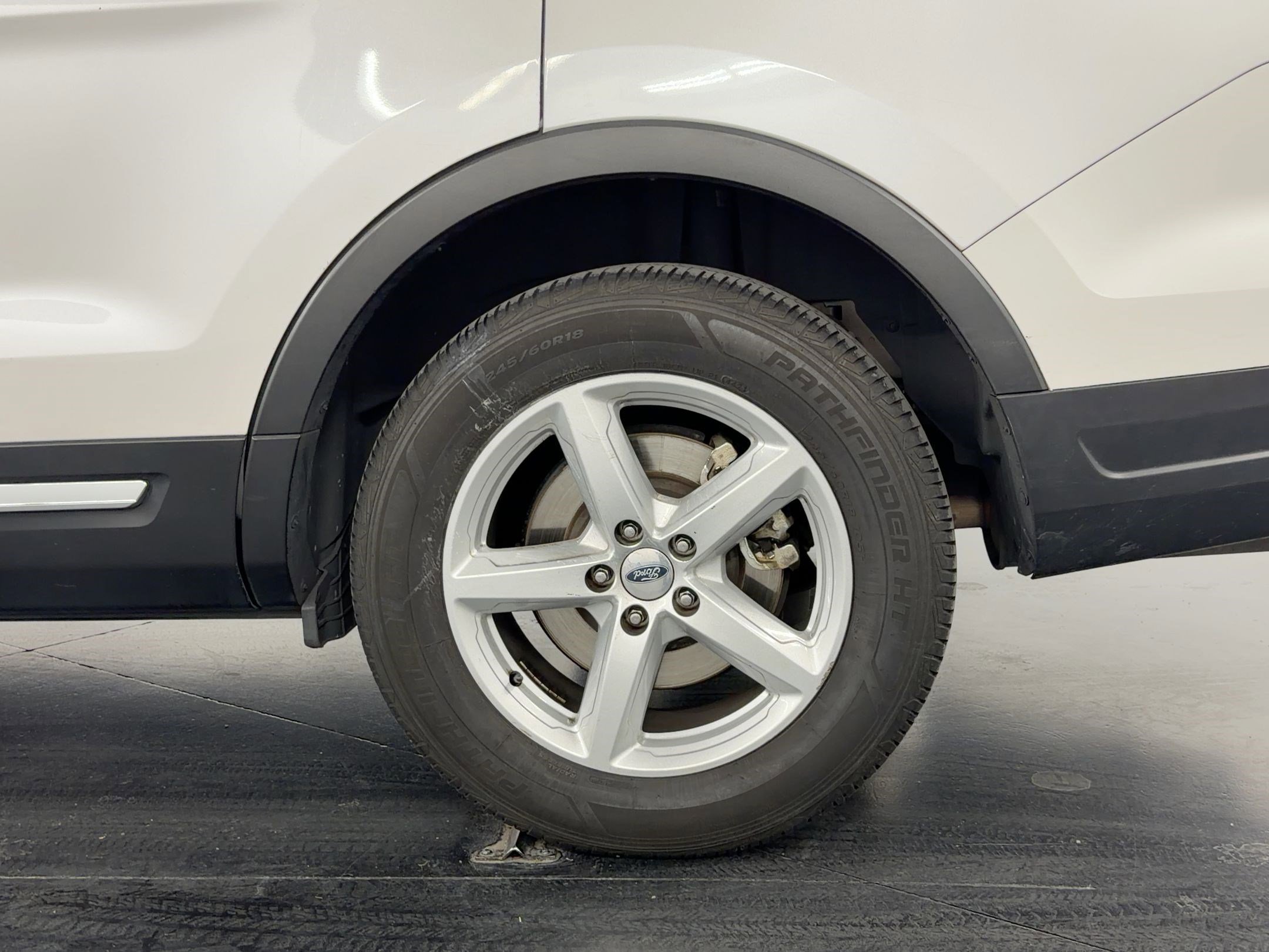 Used 2018 Ford Explorer XLT w/ Equipment Group 202A image 28