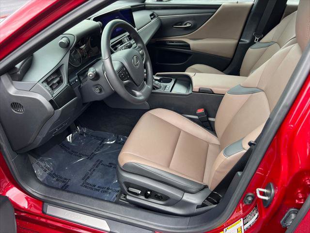 Certified 2025 Lexus ES 300h w/ Premium Package FWD image 9