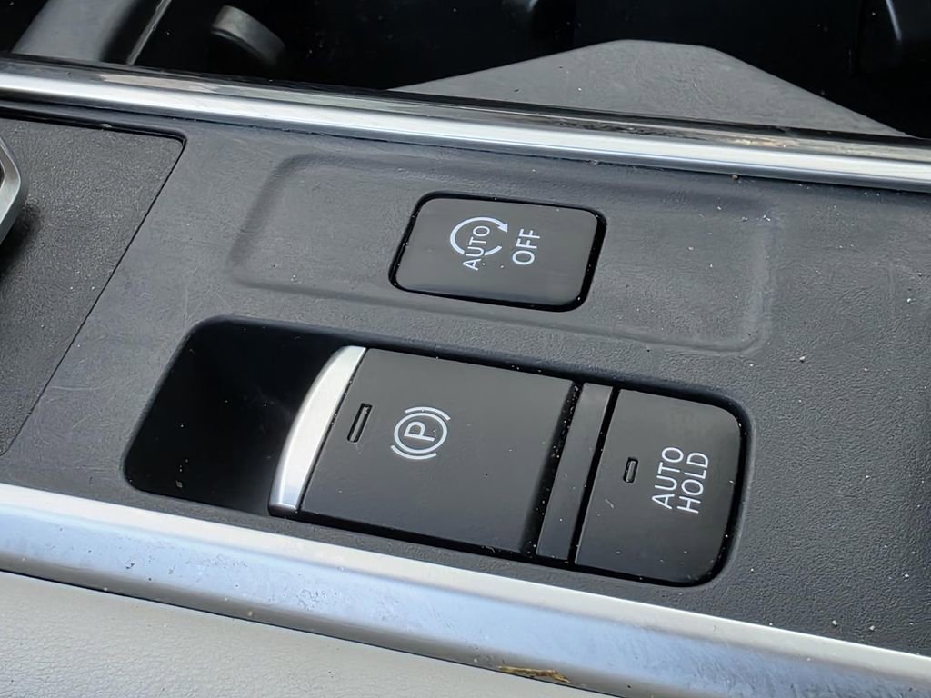 Used 2025 Nissan Pathfinder SL image 31