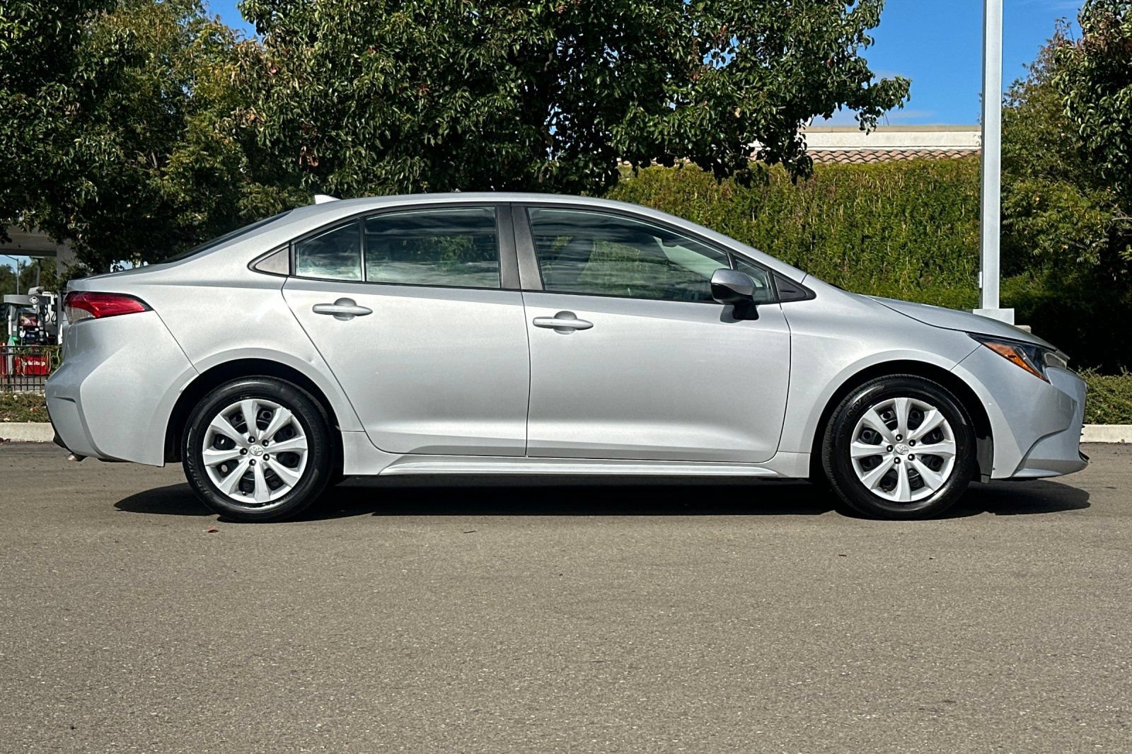 Used 2024 Toyota Corolla LE FWD image 3