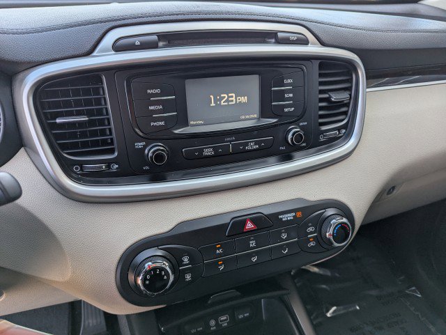 Used 2016 Kia Sorento LX image 16