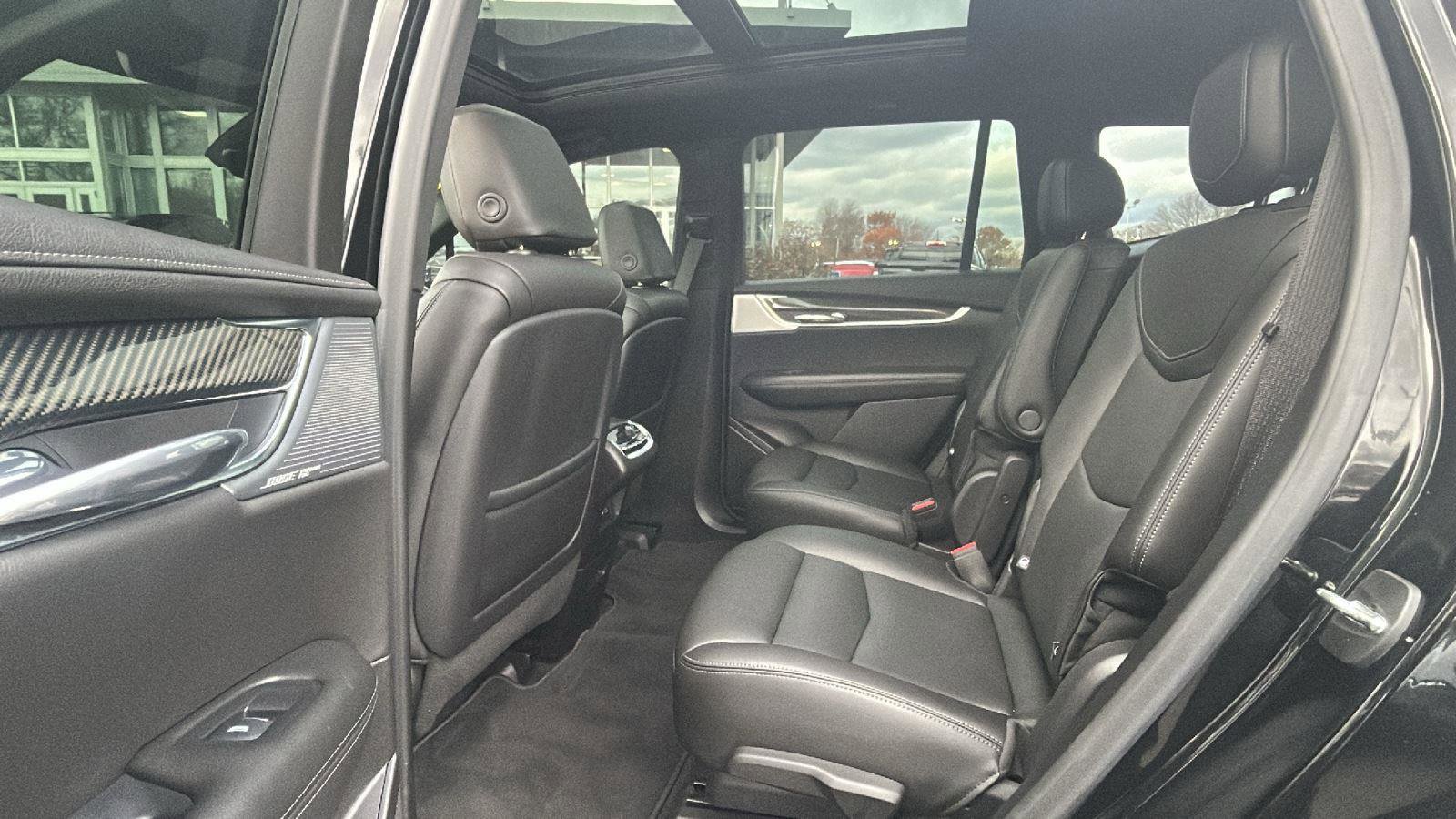 Used 2022 Cadillac XT6 Sport w/ Technology Package image 35