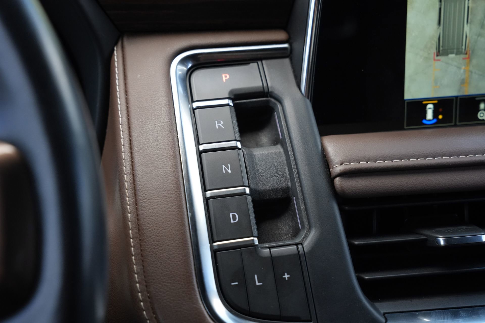 Used 2022 Chevrolet Tahoe High Country RWD image 14
