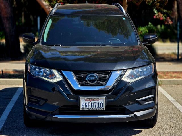 Used 2020 Nissan Rogue SV image 2