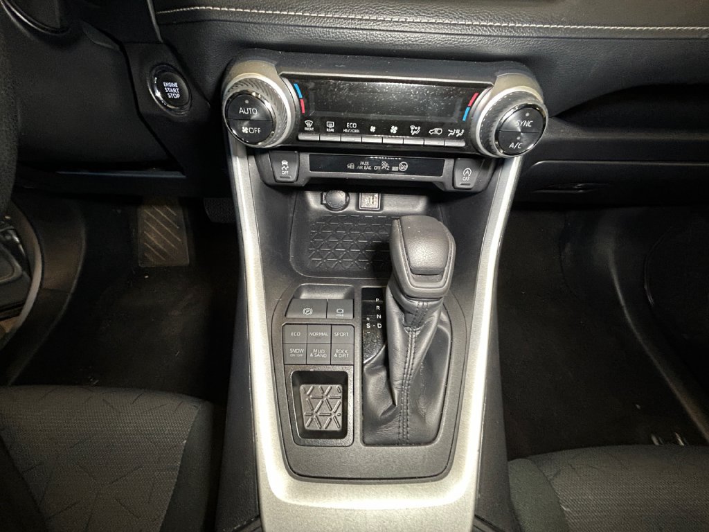 Used 2025 Toyota RAV4 XLE AWD/4WD image 11