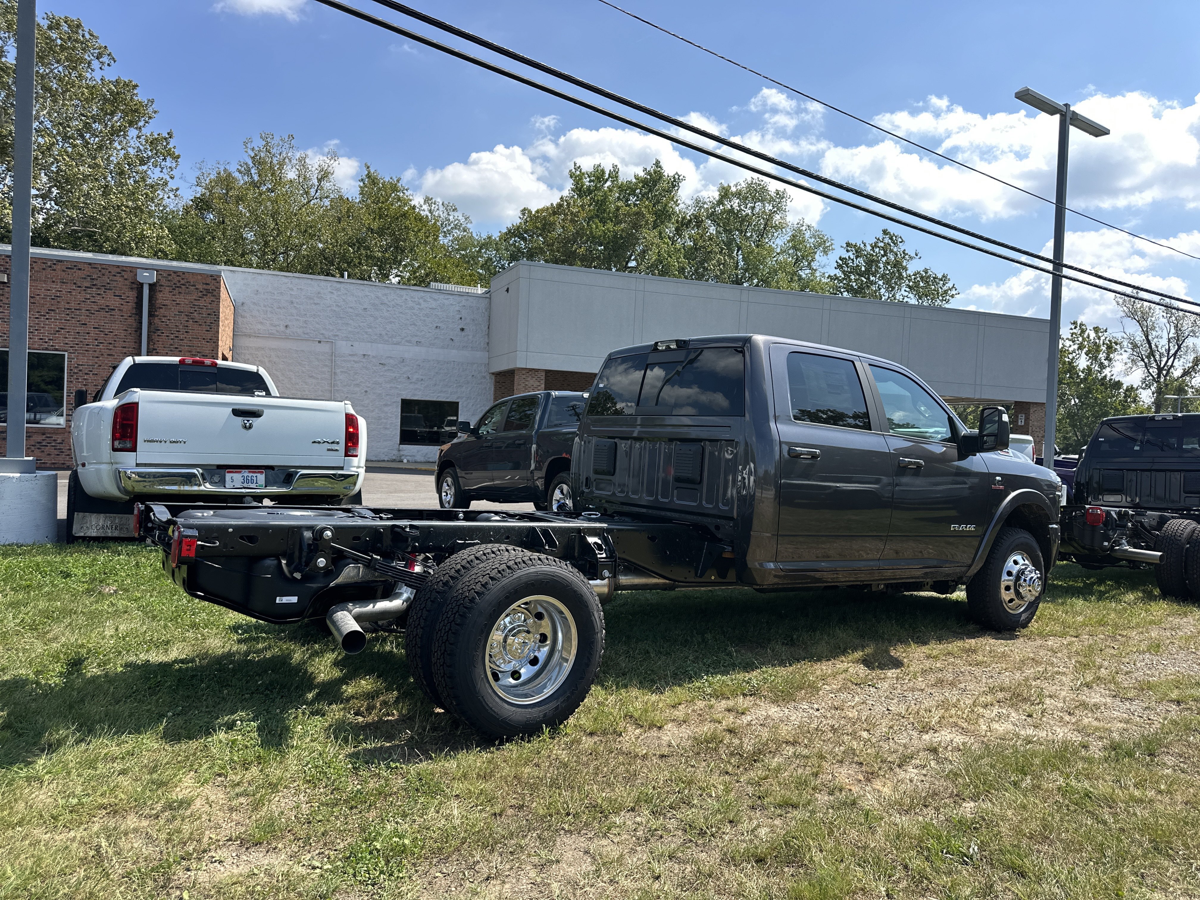 New 2027 RAM 3500 Big Horn w/ Laramie Trim Package AWD/4WD image 18