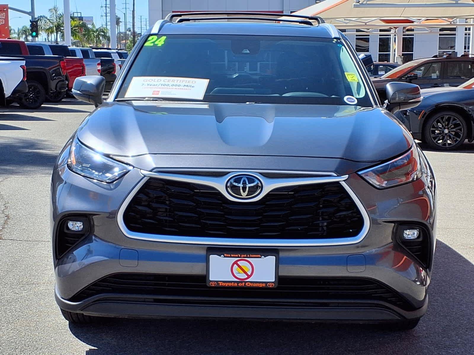 Used 2024 Toyota Highlander XLE FWD image 2