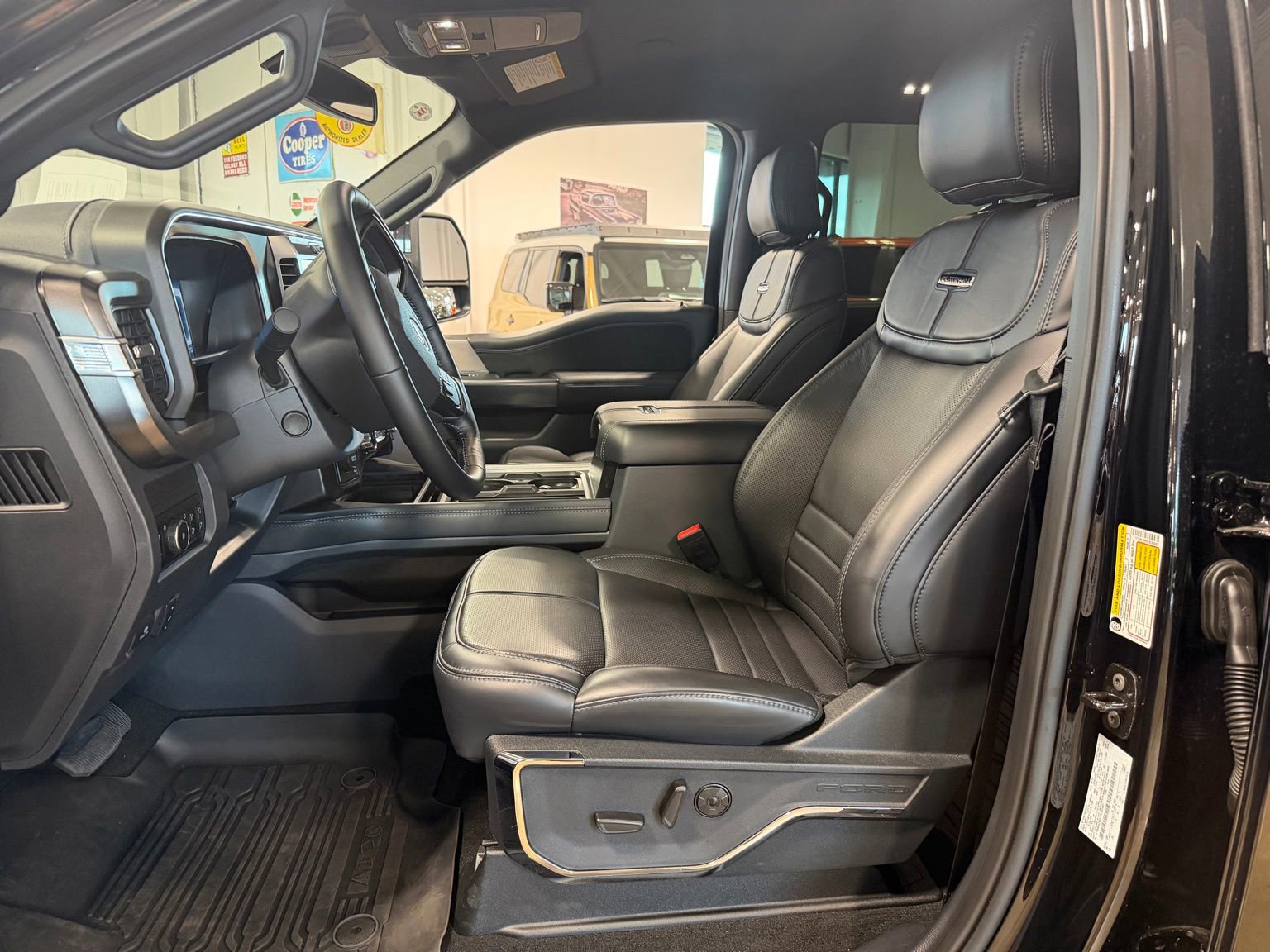 Used 2026 Ford F450 Platinum w/ FX4 Off-Road Package AWD/4WD image 5
