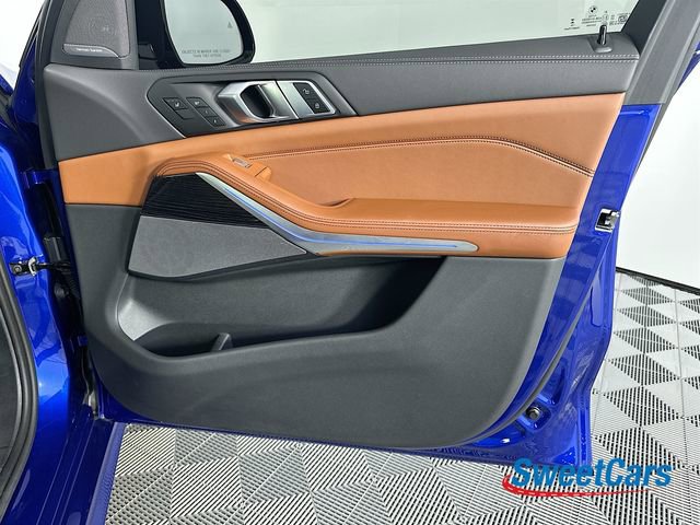 Used 2025 BMW X7 M60i image 45