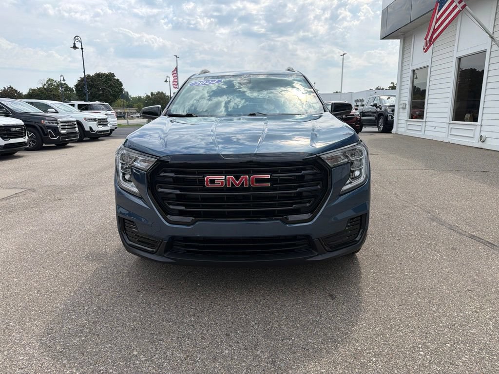 Certified 2024 GMC Terrain SLE w/ Driver Convenience Package FWD image 2