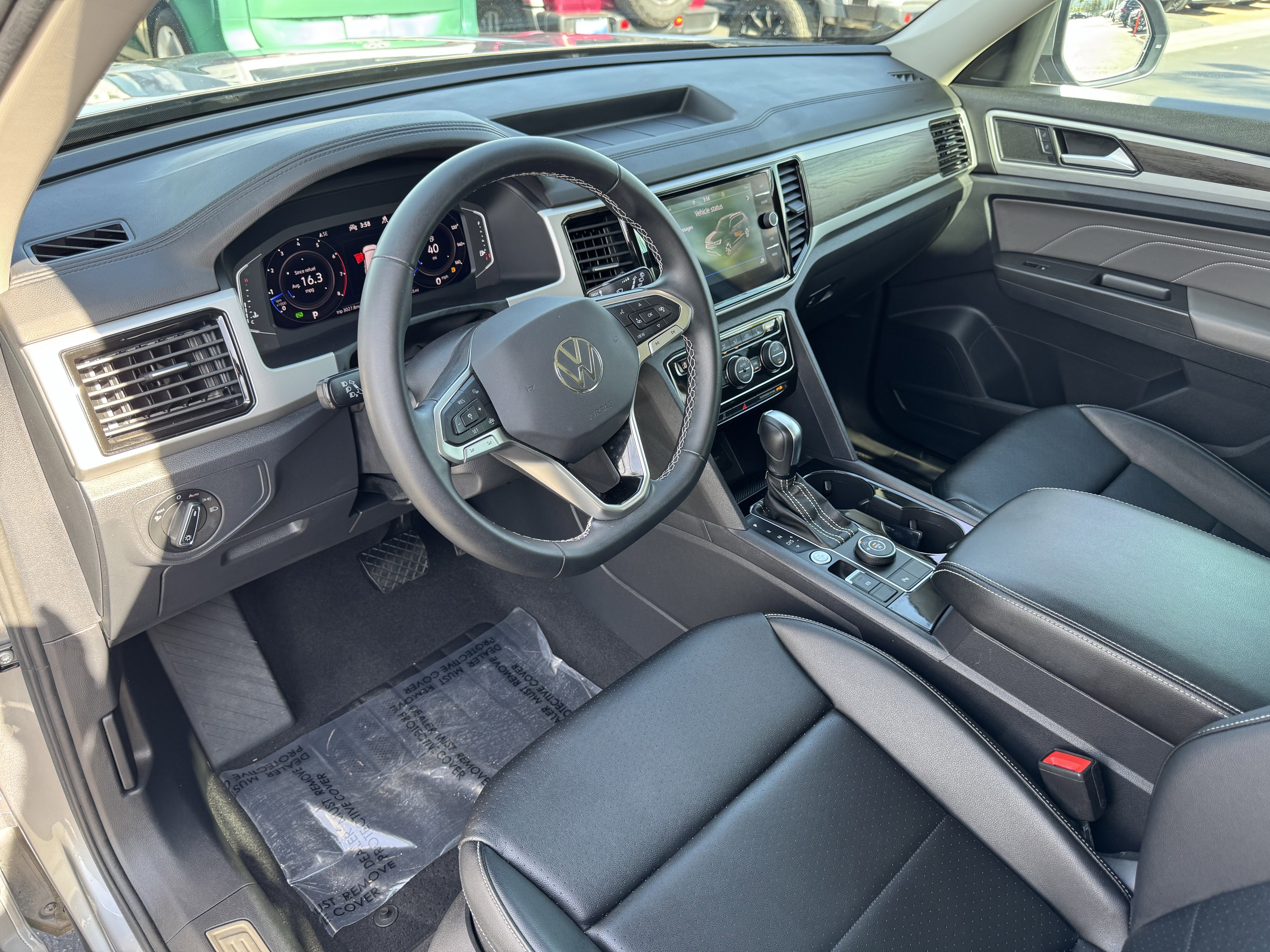 Certified 2022 Volkswagen Atlas SE w/ Panoramic Sunroof Package AWD/4WD image 16