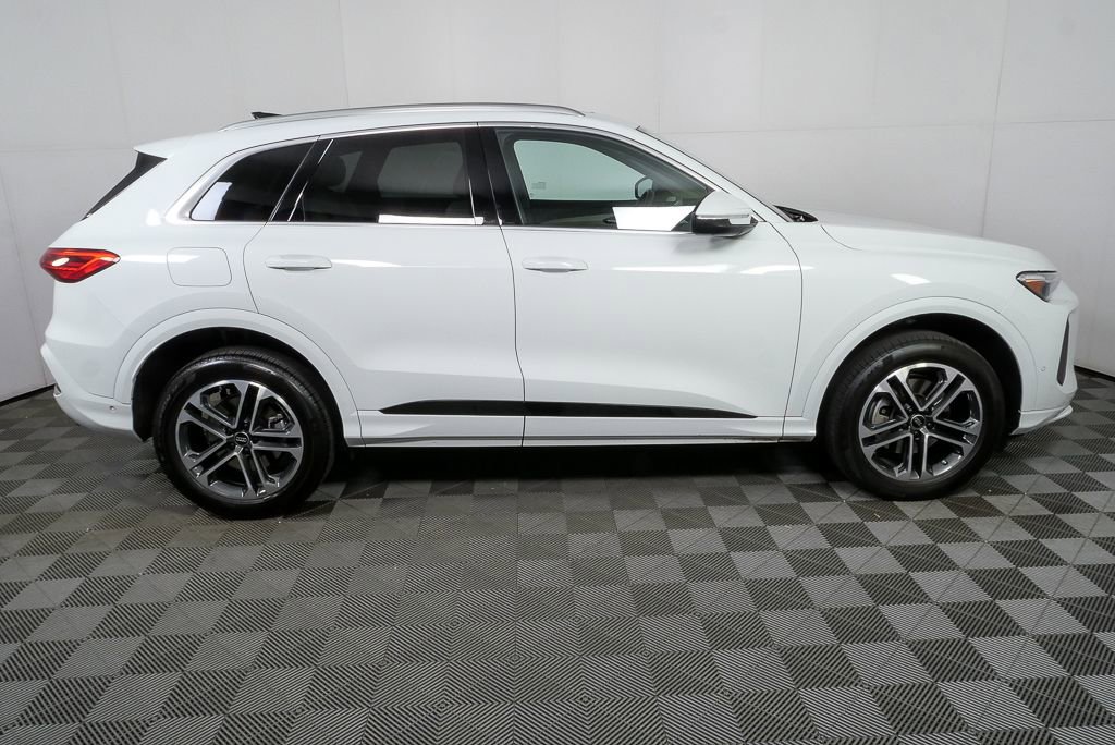 Used 2025 Audi Q5 Premium Plus w/ Premium Plus image 2