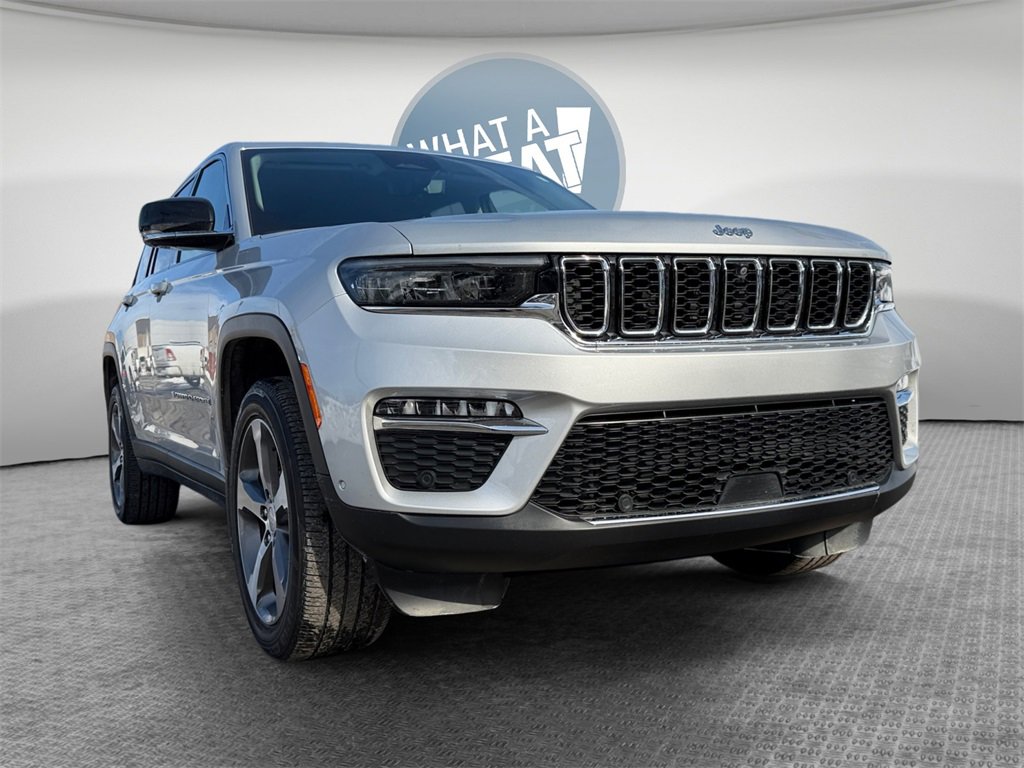 Certified 2024 Jeep Grand Cherokee Limited w/ Luxury Tech Group II image 2