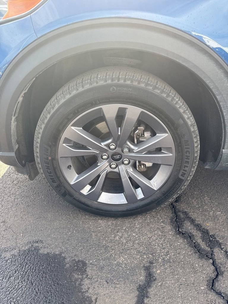 Used 2021 Ford Explorer XLT w/ Equipment Group 202A image 9