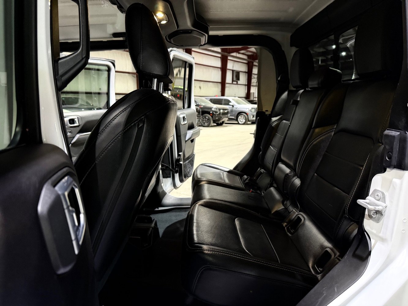 Used 2020 Jeep Gladiator Overland AWD/4WD image 17