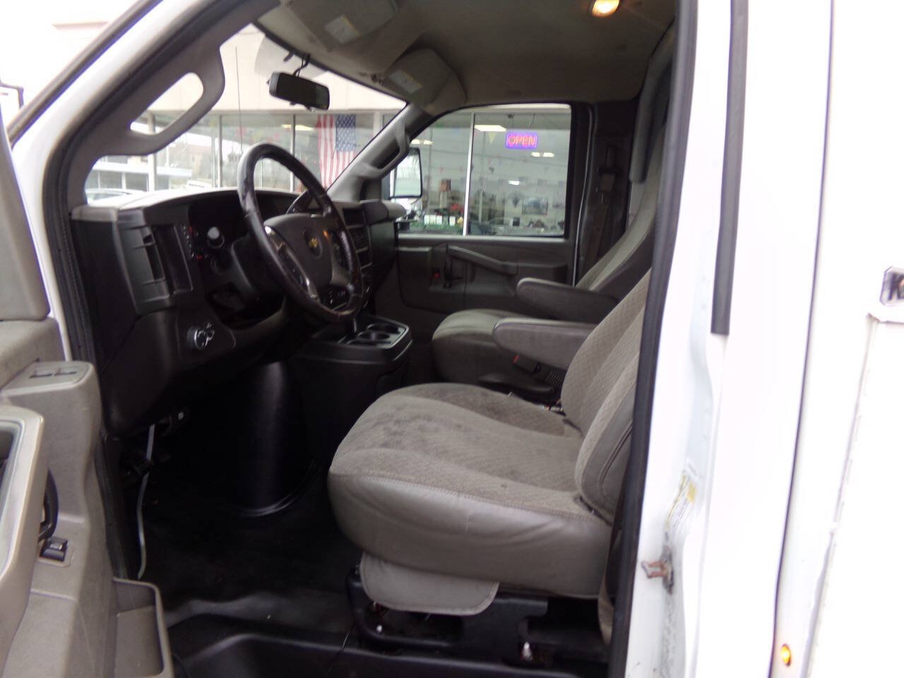 Used 2019 Chevrolet Express 3500 w/ Power Convenience Package RWD image 9