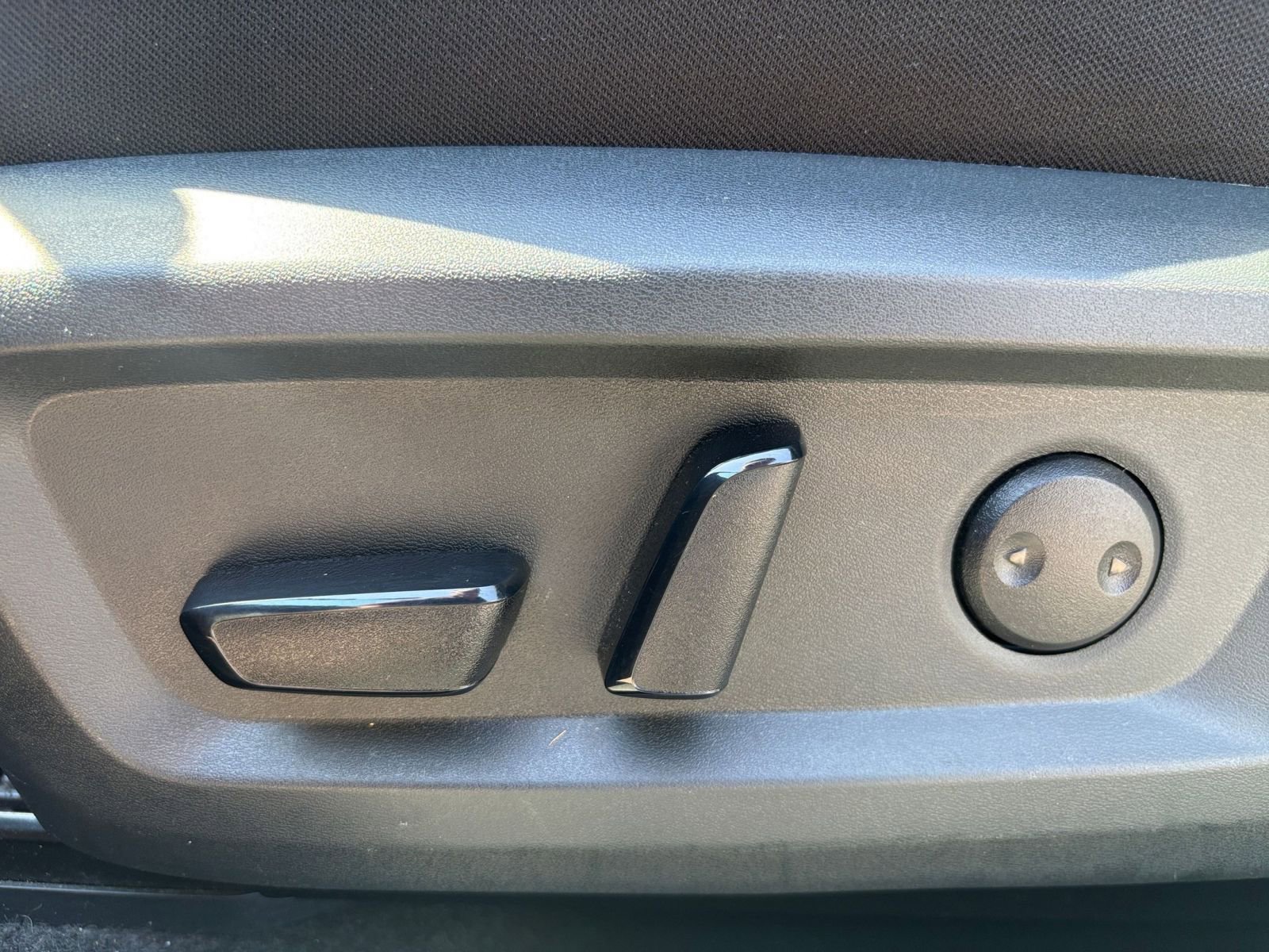 Used 2025 Nissan Rogue SV FWD image 22