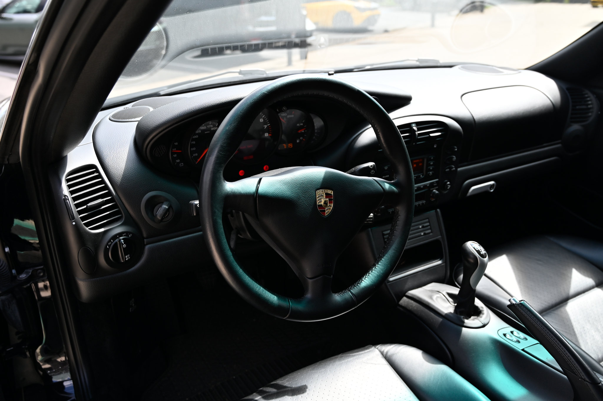 Used 2004 Porsche 911 Carrera RWD image 16
