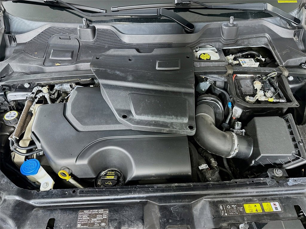 Used 2019 Land Rover Discovery Sport SE image 31