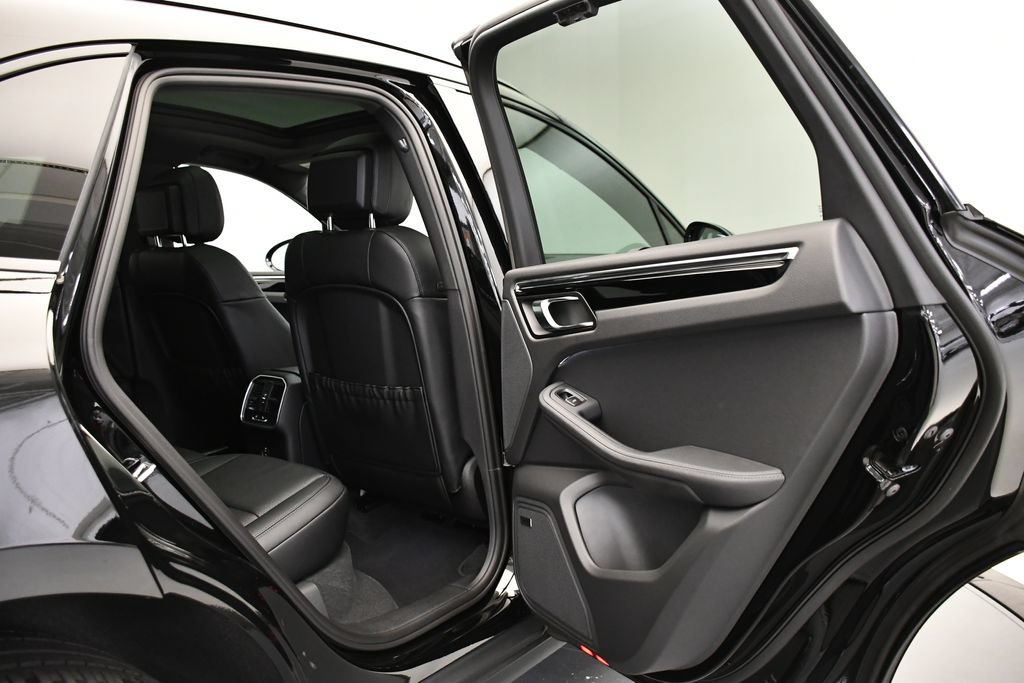 Certified 2026 Porsche Macan AWD/4WD image 55