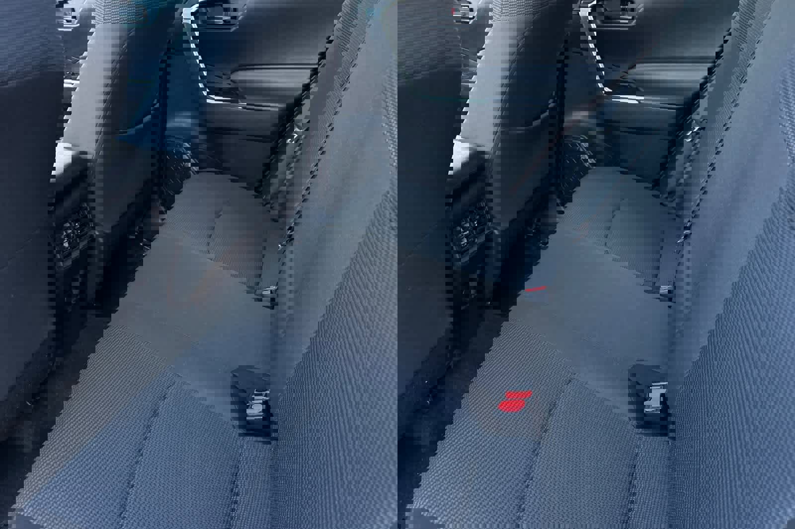 Used 2022 Toyota RAV4 LE image 5