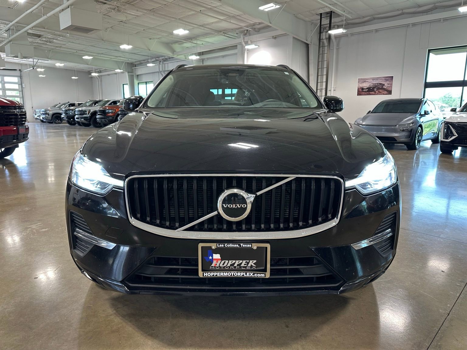 Used 2023 Volvo XC60 B5 Core FWD image 2