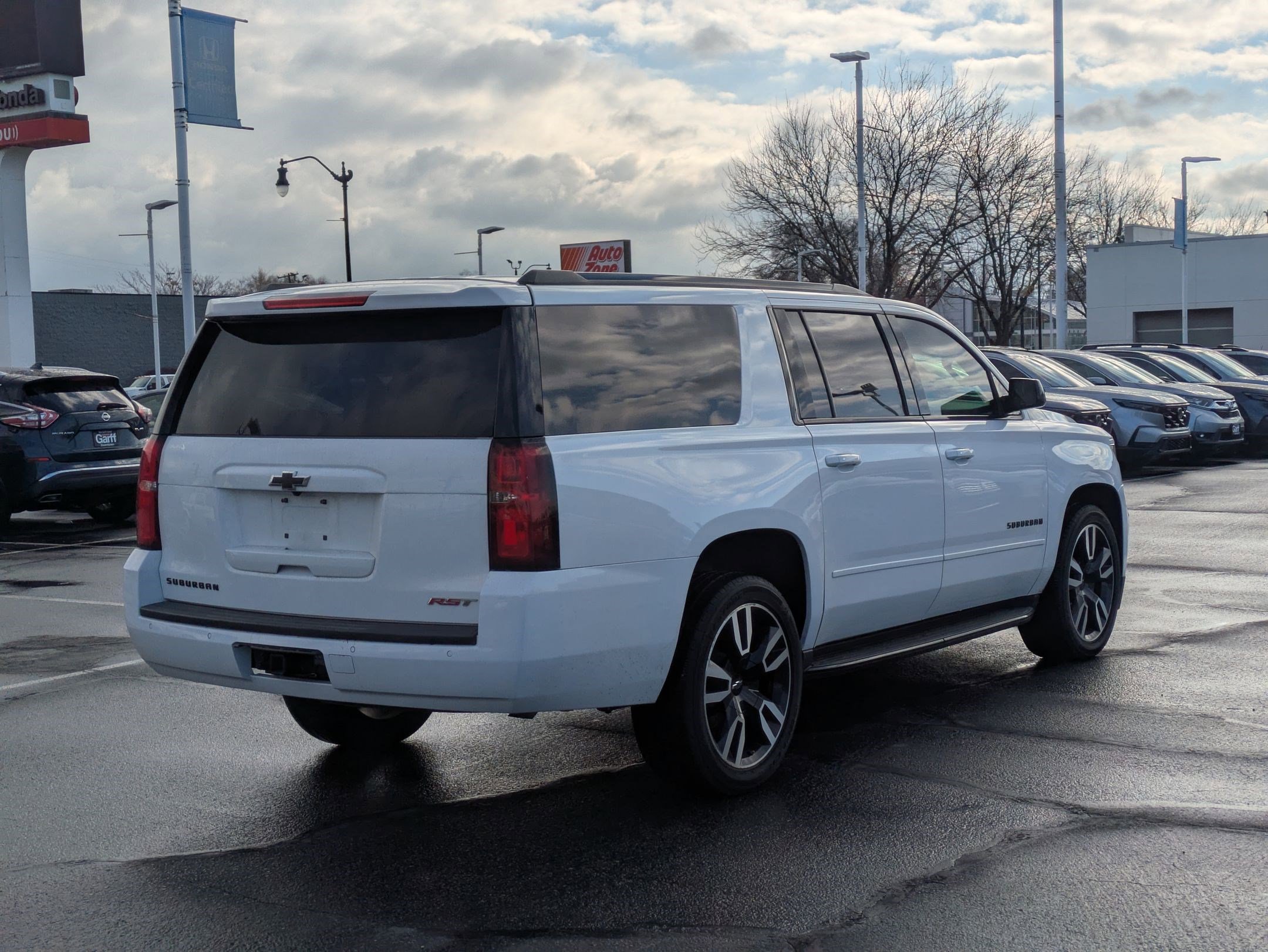 Used 2020 Chevrolet Suburban Premier image 3