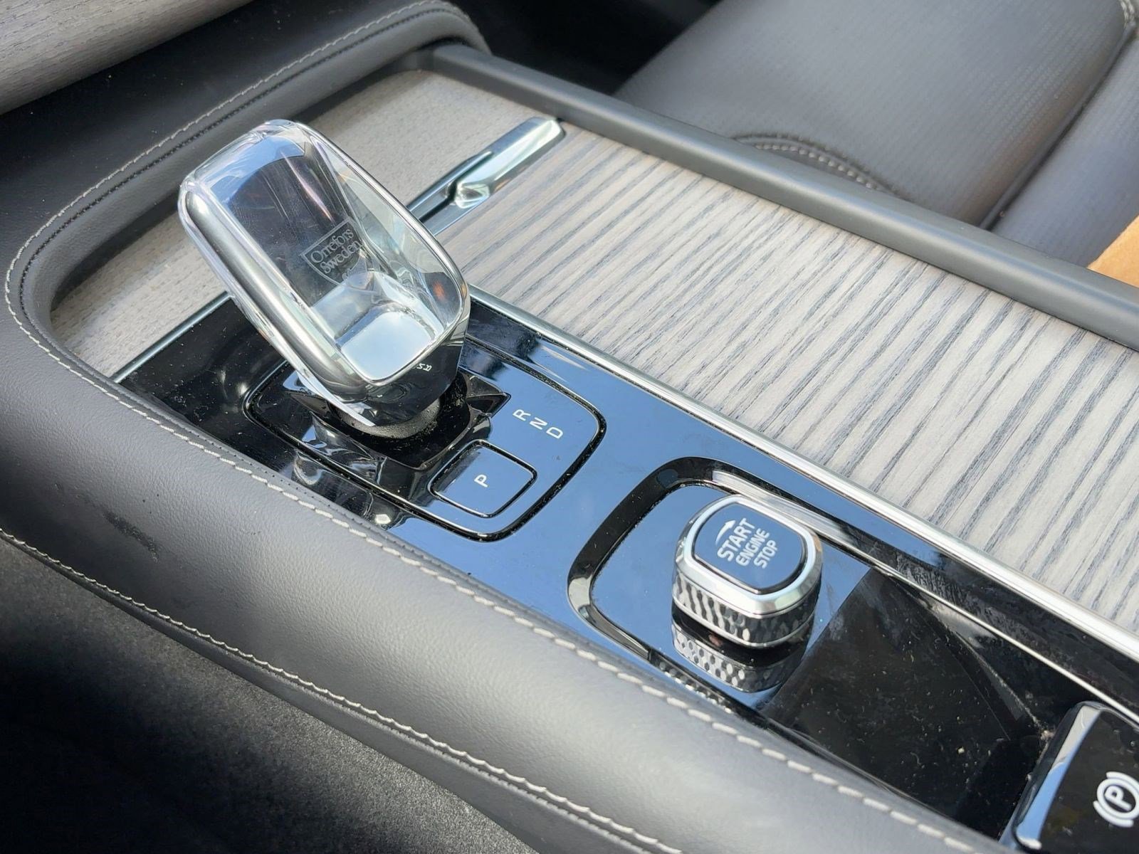 Certified 2024 Volvo XC90 T8 Ultimate w/ Protection Package Premier image 16