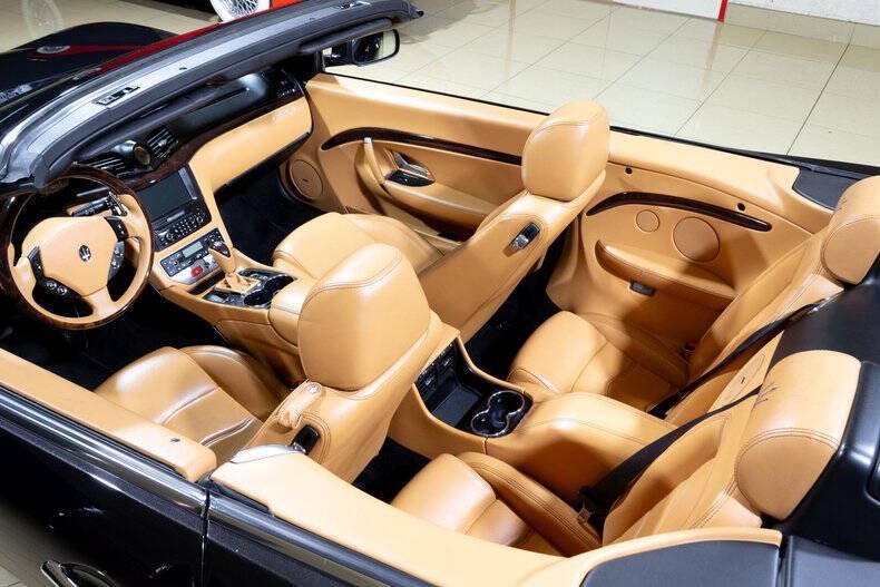 Used 2015 Maserati GranTurismo Convertible RWD image 49