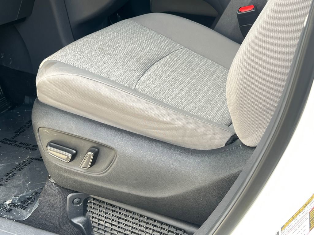 Used 2024 Toyota Sienna LE image 30