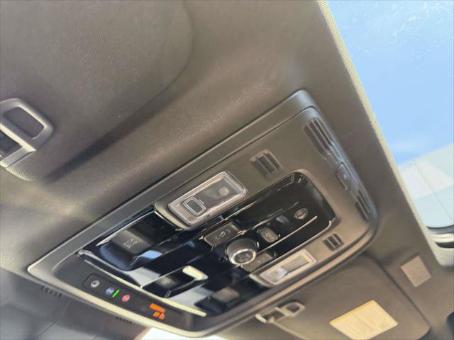 Used 2025 Cadillac Escalade ESV Sport AWD/4WD image 35