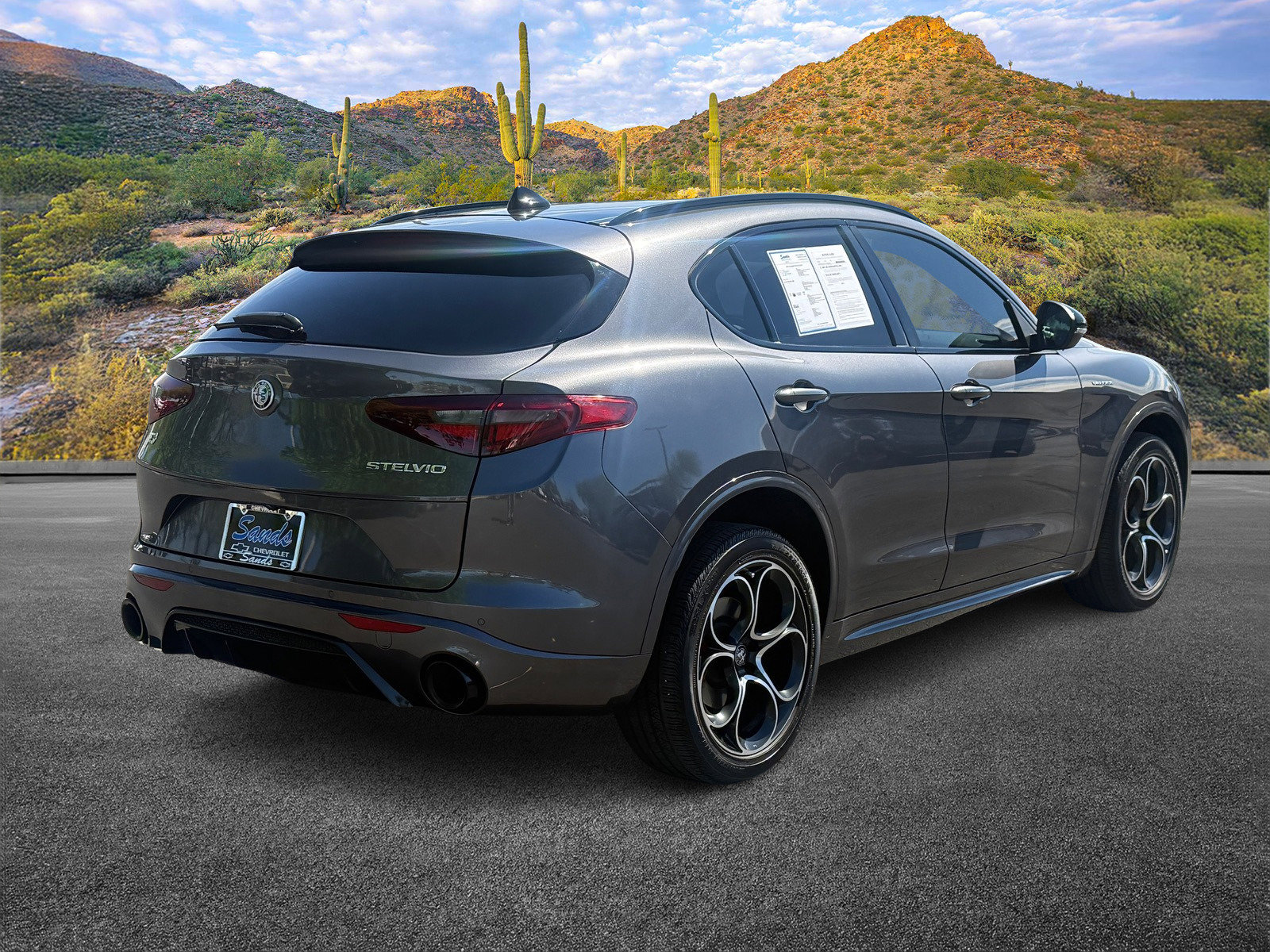 Used 2023 Alfa Romeo Stelvio Veloce image 4