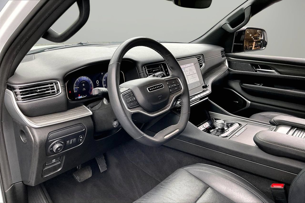 Certified 2024 Jeep Wagoneer L Series II w/ Flexible Seating Group AWD/4WD image 20