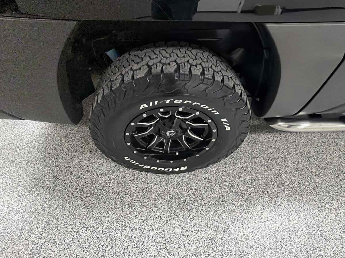 Used 2005 Chevrolet Avalanche Z71 w/ Sun And Sound Package image 39