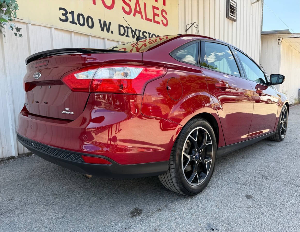 Used 2014 Ford Focus SE w/ Equipment Group 201A FWD image 3