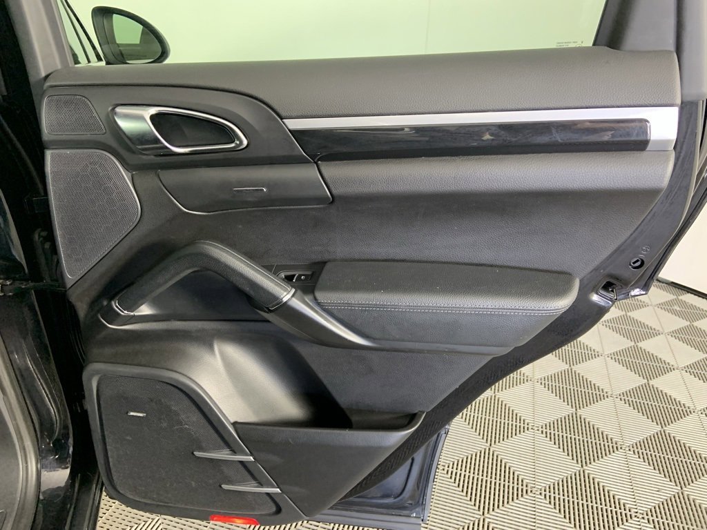 Used 2014 Porsche Cayenne w/ Basic Package image 26