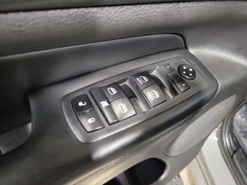 Used 2020 Jeep Grand Cherokee Altitude RWD image 18